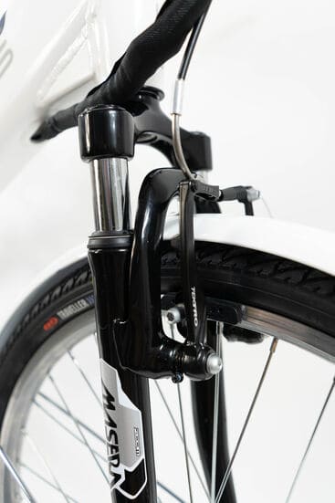 White step-through e bike for UK city commuting. Perfect for everyday electric bike use.